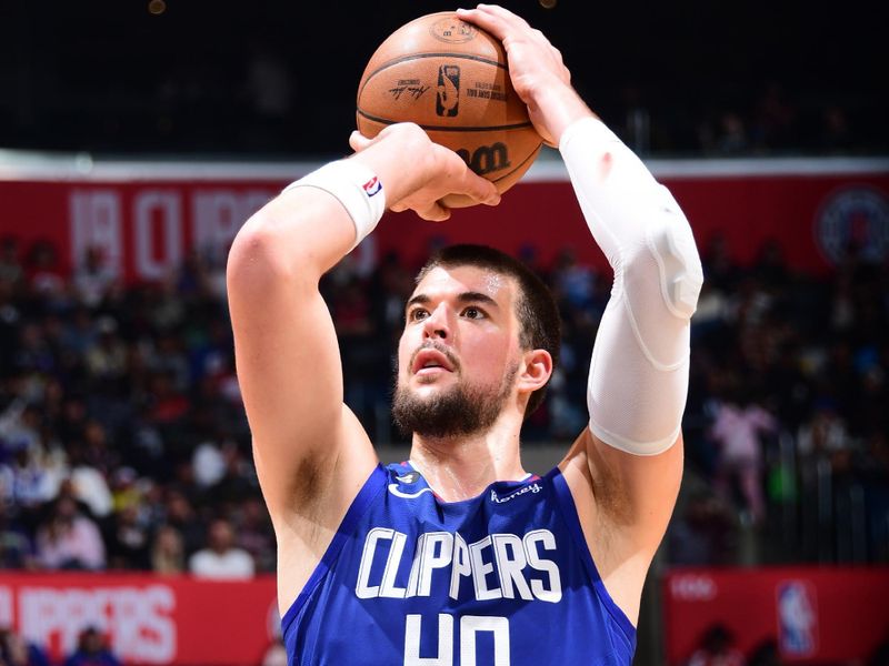 LOS ANGELES, CA - MARCH 27: Ivica Zubac #40 of the LA Clippers shoots the ball during the game against the Chicago Bulls on March 27, 2023 at Crypto.Com Arena in Los Angeles, California. NOTE TO USER: User expressly acknowledges and agrees that, by downloading and/or using this Photograph, user is consenting to the terms and conditions of the Getty Images License Agreement. Mandatory Copyright Notice: Copyright 2023 NBAE (Photo by Adam Pantozzi/NBAE via Getty Images)