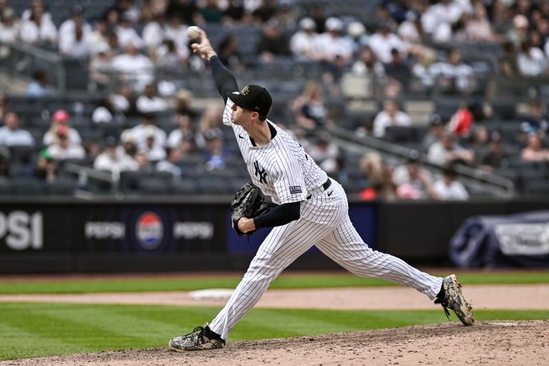 May 19, 2024; Bronx, New York, USA; New York Yankees pitcher Clay Holmes (35) pitches against the Chicago White Sox during the ninth inning at Yankee Stadium. Mandatory Credit: John Jones-USA TODAY Sports