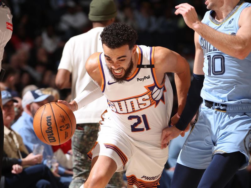 MEMPHIS, TN - FEBRUARY 25: Tyus Jones #21 of the Phoenix Suns handles the ball during the game against the Memphis Grizzlies on February 25, 2025 at FedExForum in Memphis, Tennessee. NOTE TO USER: User expressly acknowledges and agrees that, by downloading and or using this photograph, User is consenting to the terms and conditions of the Getty Images License Agreement. Mandatory Copyright Notice: Copyright 2025 NBAE (Photo by Joe Murphy/NBAE via Getty Images)