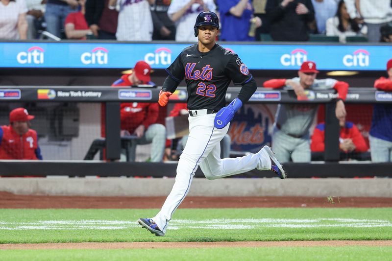 Apr 22, 2025; New York City, New York, USA;  New York Mets right fielder Juan Soto (22) runs to home plate in the first inning against the Philadelphia Phillies at Citi Field. Mandatory Credit: Wendell Cruz-Imagn Images