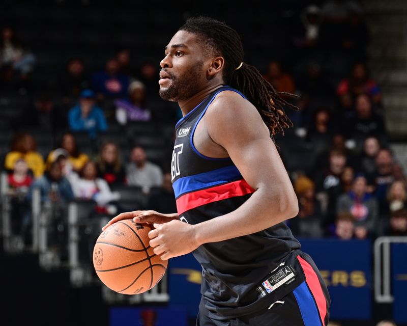 DETROIT, MI - JANUARY 12: Isaiah Stewart #28 of the Detroit Pistons dribbles the ball during the game against the Houston Rockets on January 12, 2024 at Little Caesars Arena in Detroit, Michigan. NOTE TO USER: User expressly acknowledges and agrees that, by downloading and/or using this photograph, User is consenting to the terms and conditions of the Getty Images License Agreement. Mandatory Copyright Notice: Copyright 2024 NBAE (Photo by Chris Schwegler/NBAE via Getty Images)