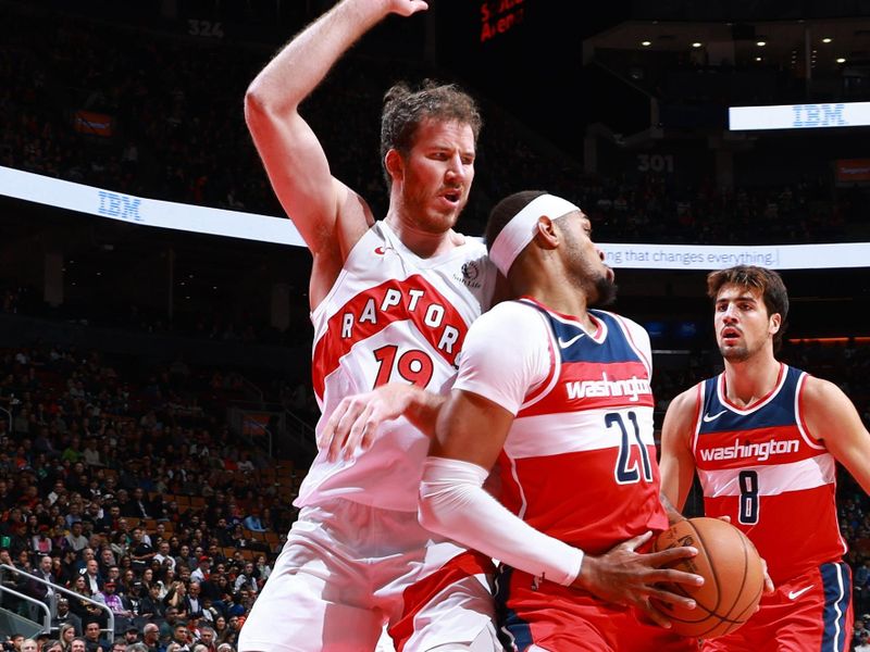 TORONTO, CANADA - OCTOBER 20: Jakob Poeltl #19 of the Toronto Raptors plays defense during the game against the Washington Wizards on October 20, 2023 at the Scotiabank Arena in Toronto, Ontario, Canada.  NOTE TO USER: User expressly acknowledges and agrees that, by downloading and or using this Photograph, user is consenting to the terms and conditions of the Getty Images License Agreement.  Mandatory Copyright Notice: Copyright 2023 NBAE (Photo by Vaughn Ridley/NBAE via Getty Images)