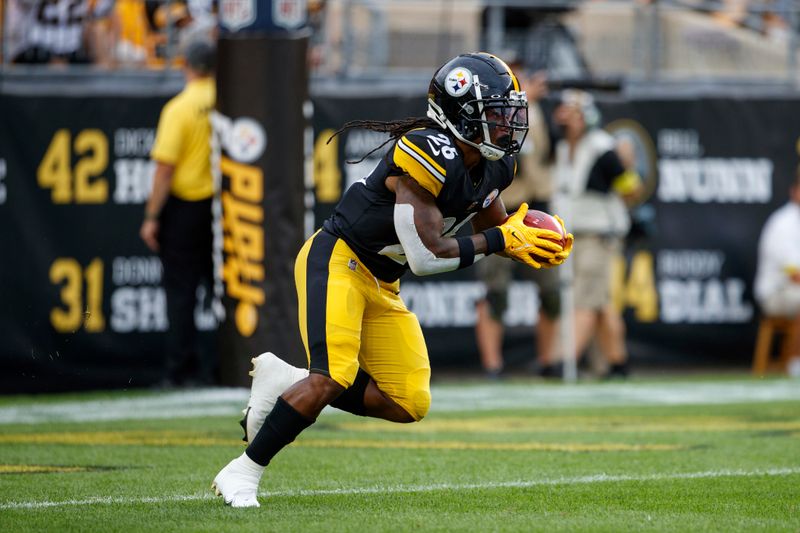 Pittsburgh Steelers running back Anthony McFarland Jr. (26) returns a kickoff during a preseason NFL football game, Saturday, Aug. 13, 2022, in Pittsburgh, PA. (AP Photo/Matt Durisko)