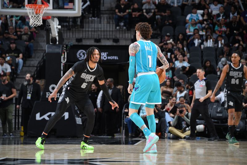 SAN ANTONIO, TX - MARCH 14:  Stephon Castle #5 of the San Antonio Spurs plays defense during the game against the Charlotte Hornets on March 14, 2025 at the Frost Bank Center in San Antonio, Texas. NOTE TO USER: User expressly acknowledges and agrees that, by downloading and or using this photograph, user is consenting to the terms and conditions of the Getty Images License Agreement. Mandatory Copyright Notice: Copyright 2025 NBAE (Photos by Michael Gonzales/NBAE via Getty Images)