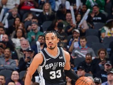 Spurs Dominate Pistons at Little Caesars Arena with Commanding 130-108 Victory