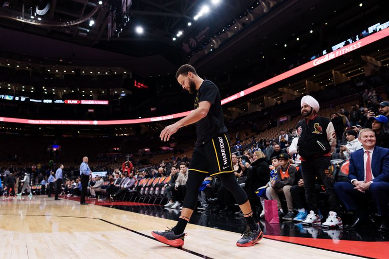 TORONTO, CANADA - JANUARY 13: Stephen Curry #30 of the Golden State Warriors warms up ahead of their NBA game against the Toronto Raptors at Scotiabank Arena on January 13, 2025 in Toronto, Canada. NOTE TO USER: User expressly acknowledges and agrees that, by downloading and or using this photograph, User is consenting to the terms and conditions of the Getty Images License Agreement. (Photo by Cole Burston/Getty Images)