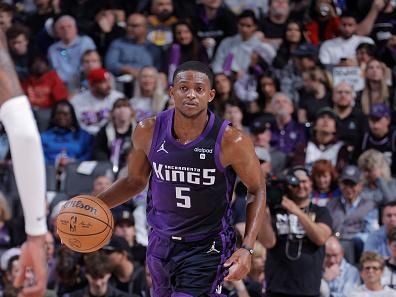 SACRAMENTO, CA - DECEMBER 23: De'Aaron Fox #5 of the Sacramento Kings brings the ball up court against the Minnesota Timberwolves on December 23, 2023 at Golden 1 Center in Sacramento, California. NOTE TO USER: User expressly acknowledges and agrees that, by downloading and or using this Photograph, user is consenting to the terms and conditions of the Getty Images License Agreement. Mandatory Copyright Notice: Copyright 2023 NBAE (Photo by Rocky Widner/NBAE via Getty Images)