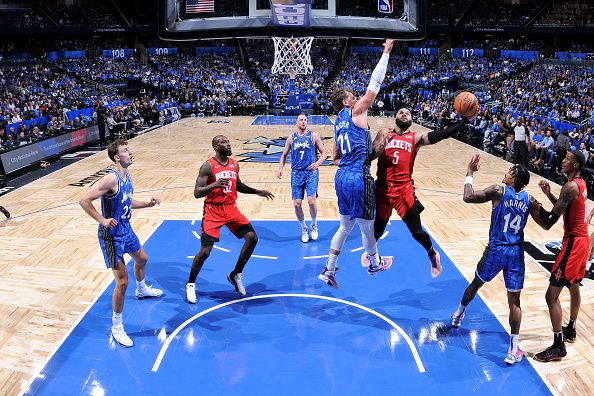 ORLANDO, FL - OCTOBER 25: Fred VanVleet #5 of the Houston Rockets shoots the ball during the game against the Orlando Magic on October 25, 2023 at Amway Center in Orlando, Florida. NOTE TO USER: User expressly acknowledges and agrees that, by downloading and or using this photograph, User is consenting to the terms and conditions of the Getty Images License Agreement. Mandatory Copyright Notice: Copyright 2023 NBAE (Photo by Gary Bassing/NBAE via Getty Images)