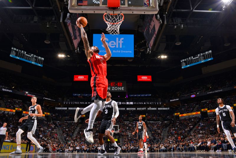 SAN ANTONIO, TX - OCTOBER 28: Steven Adams #12 of the Houston Rockets drives to the basket during the game against the San Antonio Spurs on October 28, 2024 at the Frost Bank Center in San Antonio, Texas. NOTE TO USER: User expressly acknowledges and agrees that, by downloading and or using this photograph, user is consenting to the terms and conditions of the Getty Images License Agreement. Mandatory Copyright Notice: Copyright 2024 NBAE (Photos by Jesse D. Garrabrant/NBAE via Getty Images)