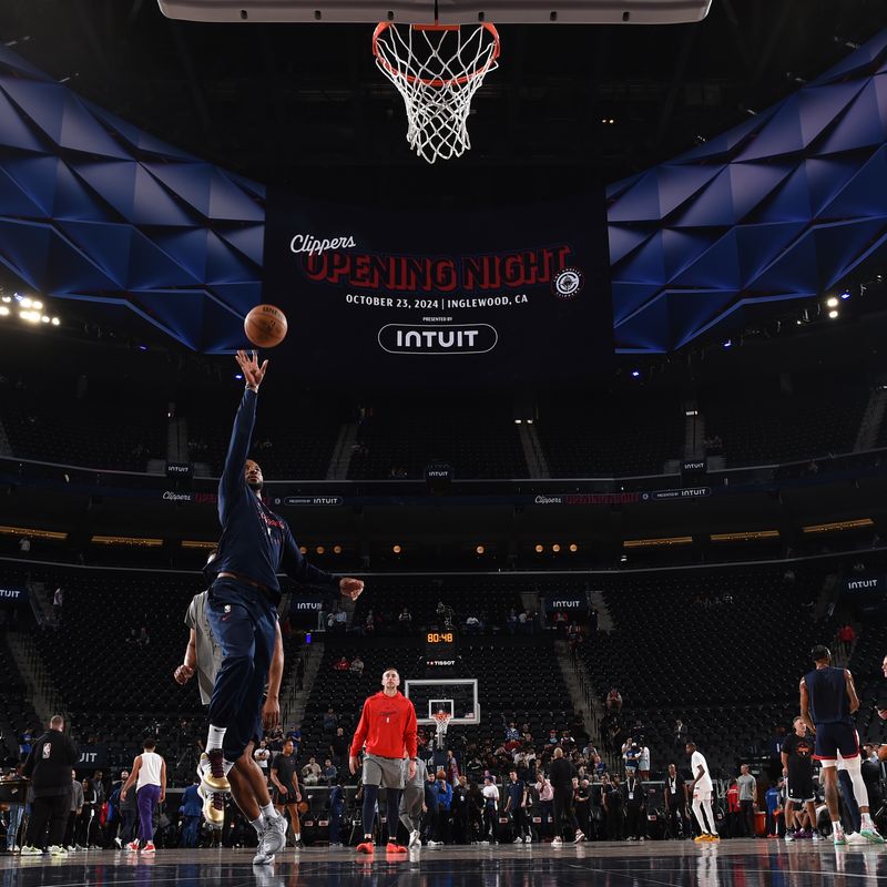 INGLEWOOD, CA - OCTOBER 23: Norman Powell #24 of the LA Clippers warms up before the game against the Phoenix Suns on October 23, 2024 at Intuit Dome in Los Angeles, California. NOTE TO USER: User expressly acknowledges and agrees that, by downloading and/or using this Photograph, user is consenting to the terms and conditions of the Getty Images License Agreement. Mandatory Copyright Notice: Copyright 2024 NBAE (Photo by Juan Ocampo/NBAE via Getty Images)