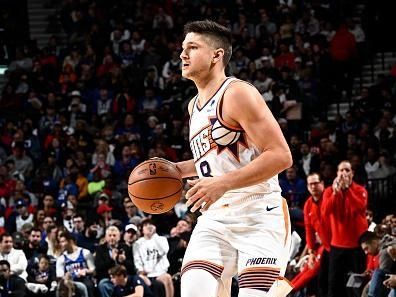 PHILADELPHIA, PA - NOVMEBER 4: Grayson Allen #8 of the Phoenix Suns dribbles the ball during the game against the Philadelphia 76ers on November 4, 2023 at the Wells Fargo Center in Philadelphia, Pennsylvania NOTE TO USER: User expressly acknowledges and agrees that, by downloading and/or using this Photograph, user is consenting to the terms and conditions of the Getty Images License Agreement. Mandatory Copyright Notice: Copyright 2023 NBAE (Photo by David Dow/NBAE via Getty Images)