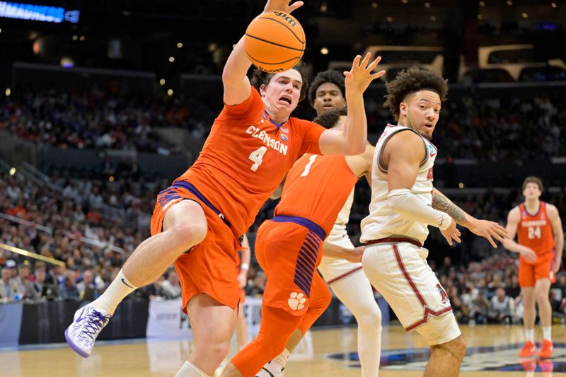 Clemson Tigers vs Alabama Crimson Tide: Ace Buckner Leads the Charge in Anticipated Showdown