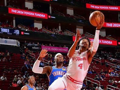 HOUSTON, TX - DECEMBER 6:   Jalen Green #4 of the Houston Rockets drives to the basket during the game against the Oklahoma City Thunder on December 6, 2023 at the Toyota Center in Houston, Texas. NOTE TO USER: User expressly acknowledges and agrees that, by downloading and or using this photograph, User is consenting to the terms and conditions of the Getty Images License Agreement. Mandatory Copyright Notice: Copyright 2023 NBAE (Photo by Michael Gonzales/NBAE via Getty Images)