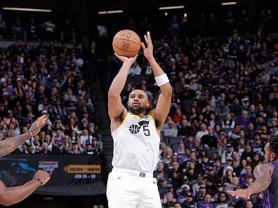 SACRAMENTO, CA - DECEMBER 16: Talen Horton-Tucker #5 of the Utah Jazz shoots the ball during the game against the Sacramento Kings on December 16, 2023 at Golden 1 Center in Sacramento, California. NOTE TO USER: User expressly acknowledges and agrees that, by downloading and or using this Photograph, user is consenting to the terms and conditions of the Getty Images License Agreement. Mandatory Copyright Notice: Copyright 2023 NBAE (Photo by Rocky Widner/NBAE via Getty Images)