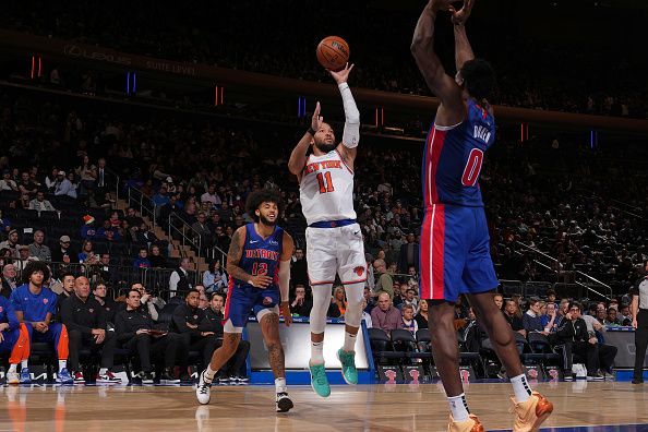 NEW YORK, NY - NOVEMBER 30: Jalen Brunson #11 of the New York Knicks drives to the basket during the game against the Detroit Pistons on November 30, 2023 at Madison Square Garden in New York City, New York.  NOTE TO USER: User expressly acknowledges and agrees that, by downloading and or using this photograph, User is consenting to the terms and conditions of the Getty Images License Agreement. Mandatory Copyright Notice: Copyright 2023 NBAE  (Photo by Jesse D. Garrabrant/NBAE via Getty Images)