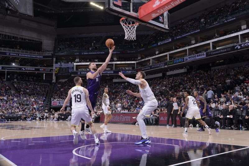 SACRAMENTO, CA - DECEMBER 8: Domantas Sabonis #11 of the Sacramento Kings drives to the basket during the game against the Utah Jazz on December 8, 2024 at Golden 1 Center in Sacramento, California. NOTE TO USER: User expressly acknowledges and agrees that, by downloading and or using this Photograph, user is consenting to the terms and conditions of the Getty Images License Agreement. Mandatory Copyright Notice: Copyright 2024 NBAE (Photo by Rocky Widner/NBAE via Getty Images)