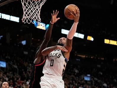 TORONTO, CANADA - NOVEMBER 15:  Damian Lillard #0 of the Milwaukee Bucks drives to the basket during the game against the Toronto Raptors on November 15, 2023 at the Scotiabank Arena in Toronto, Ontario, Canada.  NOTE TO USER: User expressly acknowledges and agrees that, by downloading and or using this Photograph, user is consenting to the terms and conditions of the Getty Images License Agreement.  Mandatory Copyright Notice: Copyright 2023 NBAE (Photo by Jordan Jones/NBAE via Getty Images)