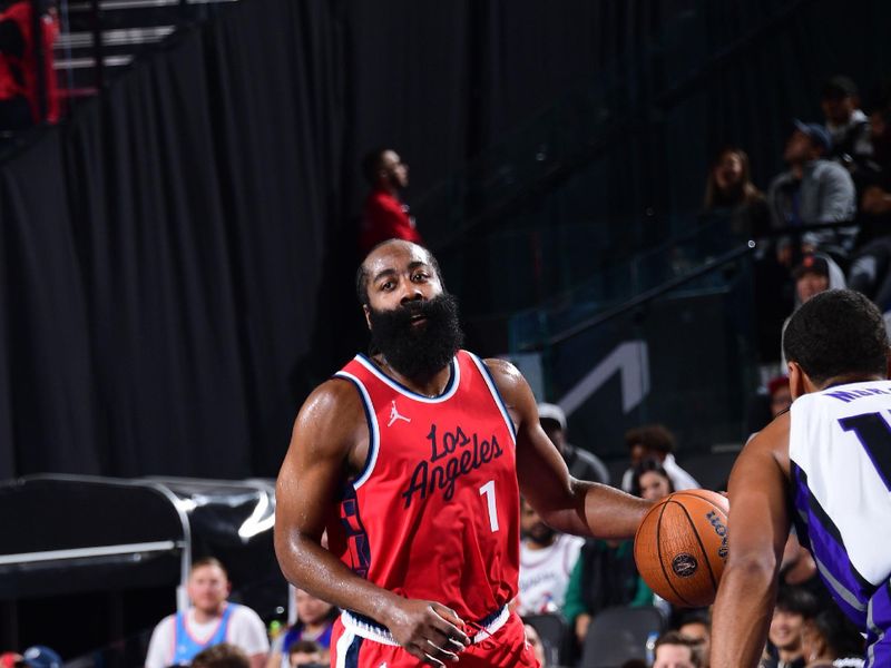 INGLEWOOD, CA - NOVEMBER 22: James Harden #1 of the LA Clippers dribbles the ball during the game against the Sacramento Kings on November 22, 2024 at Intuit Dome in Los Angeles, California. NOTE TO USER: User expressly acknowledges and agrees that, by downloading and/or using this Photograph, user is consenting to the terms and conditions of the Getty Images License Agreement. Mandatory Copyright Notice: Copyright 2024 NBAE (Photo by Adam Pantozzi/NBAE via Getty Images)