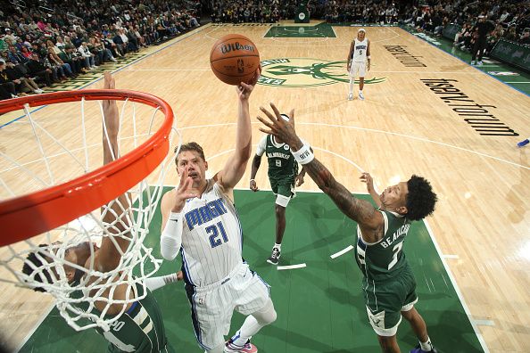 MILWAUKEE, WI - DECEMBER 21:  Moritz Wagner #21 of the Orlando Magic drives to the basket during the game against the Milwaukee Bucks on December 21, 2023 at the Fiserv Forum Center in Milwaukee, Wisconsin. NOTE TO USER: User expressly acknowledges and agrees that, by downloading and or using this Photograph, user is consenting to the terms and conditions of the Getty Images License Agreement. Mandatory Copyright Notice: Copyright 2023 NBAE (Photo by Gary Dineen/NBAE via Getty Images).