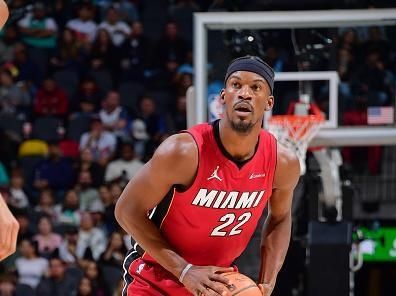 SAN ANTONIO, TX - NOVEMBER 12: Jimmy Butler #22 of the Miami Heat looks to pass the ball during the game against the San Antonio Spurs on November 12, 2023 at the Frost Bank Center in San Antonio, Texas. NOTE TO USER: User expressly acknowledges and agrees that, by downloading and or using this photograph, user is consenting to the terms and conditions of the Getty Images License Agreement. Mandatory Copyright Notice: Copyright 2023 NBAE (Photos by Michael Gonzales/NBAE via Getty Images)