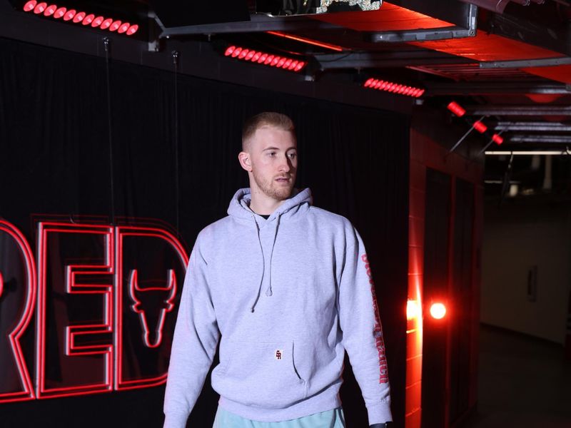 CHICAGO, IL - FEBRUARY 22: Sam Hauser #30 of the Boston Celtics arrives to the arena before the game against the Chicago Bulls on February 22, 2024 at United Center in Chicago, Illinois. NOTE TO USER: User expressly acknowledges and agrees that, by downloading and or using this photograph, User is consenting to the terms and conditions of the Getty Images License Agreement. Mandatory Copyright Notice: Copyright 2024 NBAE (Photo by Jeff Haynes/NBAE via Getty Images)