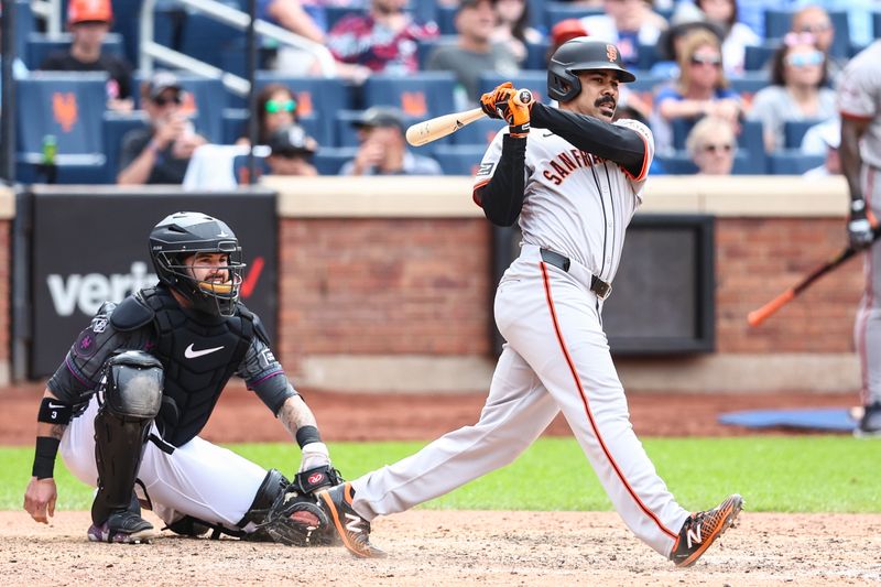 May 25, 2024; New York City, New York, USA;  San Francisco Giants pinch hitter LaMonte Wade Jr. (31) hits an RBI single in the ninth inning to tie the game against the New York Mets at Citi Field. Mandatory Credit: Wendell Cruz-USA TODAY Sports