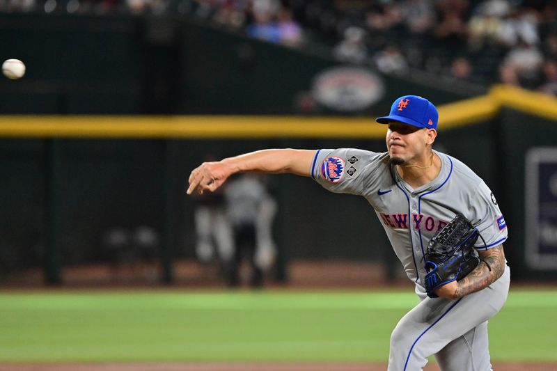 Aug 29, 2024; Phoenix, Arizona, USA;  New York Mets pitcher Jose Butto (70) throws in the eighth inning against the Arizona Diamondbacks at Chase Field. Mandatory Credit: Matt Kartozian-USA TODAY Sports