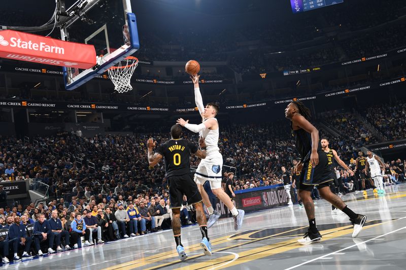 SAN FRANCISCO, CA - NOVEMBER 15: Jake LaRavia #3 of the Memphis Grizzlies drives to the basket during the game against the Golden State Warriors during the Emirates NBA Cup game on November 15, 2024 at Chase Center in San Francisco, California. NOTE TO USER: User expressly acknowledges and agrees that, by downloading and or using this photograph, user is consenting to the terms and conditions of Getty Images License Agreement. Mandatory Copyright Notice: Copyright 2024 NBAE (Photo by Noah Graham/NBAE via Getty Images)