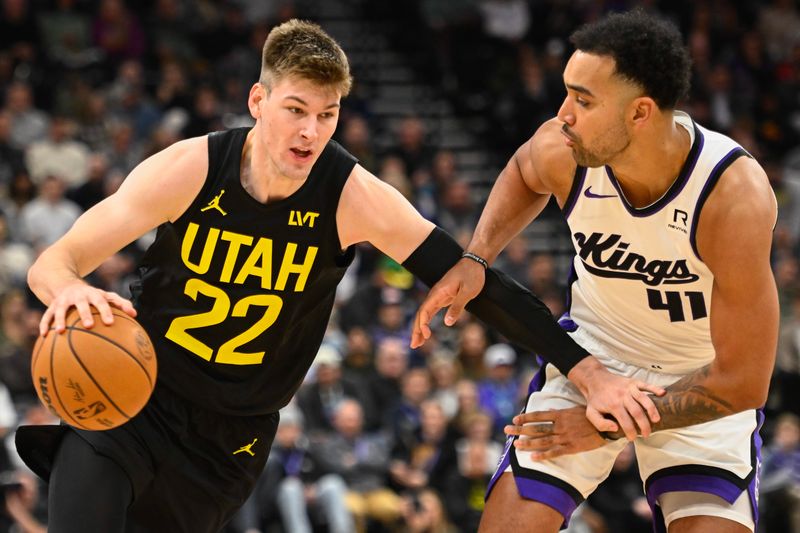 SALT LAKE CITY, UTAH - OCTOBER 29: Kyle Filipowski #22 of the Utah Jazz drives past Trey Lyles #41 of the Sacramento Kings during the second half of a game at Delta Center on October 29, 2024 in Salt Lake City, Utah. NOTE TO USER: User expressly acknowledges and agrees that, by downloading and or using this photograph, User is consenting to the terms and conditions of the Getty Images License Agreement.  (Photo by Alex Goodlett/Getty Images)