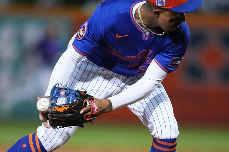 Mar 3, 2025; Port St. Lucie, Florida, USA;  New York Mets shortstop Mark Vientos (27) looses the grip on the baseball resulting in an errant throw against the Miami Marlins in the sixth inning at Clover Park. Mandatory Credit: Jim Rassol-Imagn Images