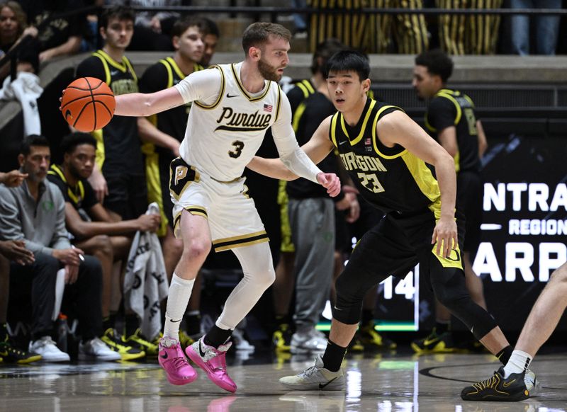 Purdue Boilermakers Edge Out Oregon Ducks with Second Half Surge