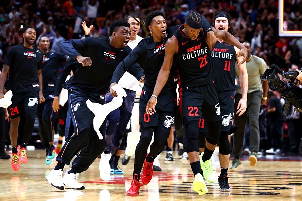 MIAMI, FLORIDA - DECEMBER 16: Jimmy Butler #22 of the Miami Heat celebrates with teammates after hitting a buzzer beater against the Chicago Bulls at Kaseya Center on December 16, 2023 in Miami, Florida. NOTE TO USER: User expressly acknowledges and agrees that, by downloading and or using this photograph, User is consenting to the terms and conditions of the Getty Images License Agreement. (Photo by Megan Briggs/Getty Images)