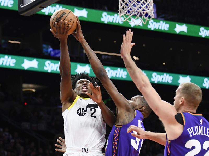 PHOENIX, ARIZONA - JANUARY 11: Collin Sexton #2 of the Utah Jazz attempts a layup against Kevin Durant #35 of the Phoenix Suns during the second half of the NBA game at Footprint Center on January 11, 2025 in Phoenix, Arizona. NOTE TO USER: User expressly acknowledges and agrees that, by downloading and or using this photograph, User is consenting to the terms and conditions of the Getty Images License Agreement. (Photo by Kelsey Grant/Getty Images)