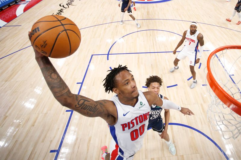 DETROIT, MI - JANUARY 31:  Ron Holland II #00 of the Detroit Pistons drives to the basket during the game against the Dallas Mavericks on January 31, 2025 at Little Caesars Arena in Detroit, Michigan. NOTE TO USER: User expressly acknowledges and agrees that, by downloading and/or using this photograph, User is consenting to the terms and conditions of the Getty Images License Agreement. Mandatory Copyright Notice: Copyright 2025 NBAE (Photo by Brian Sevald/NBAE via Getty Images)