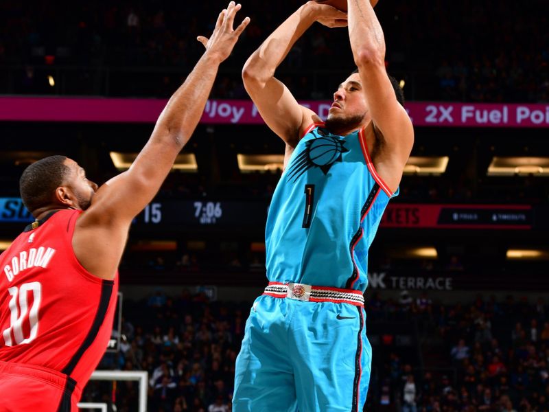 PHOENIX, AZ - DECEMBER 2: Devin Booker #1 of the Phoenix Suns shoots the ball during the game against the Houston Rockets on December 2, 2022 at Footprint Center in Phoenix, Arizona. NOTE TO USER: User expressly acknowledges and agrees that, by downloading and or using this photograph, user is consenting to the terms and conditions of the Getty Images License Agreement. Mandatory Copyright Notice: Copyright 2022 NBAE (Photo by Barry Gossage/NBAE via Getty Images)
