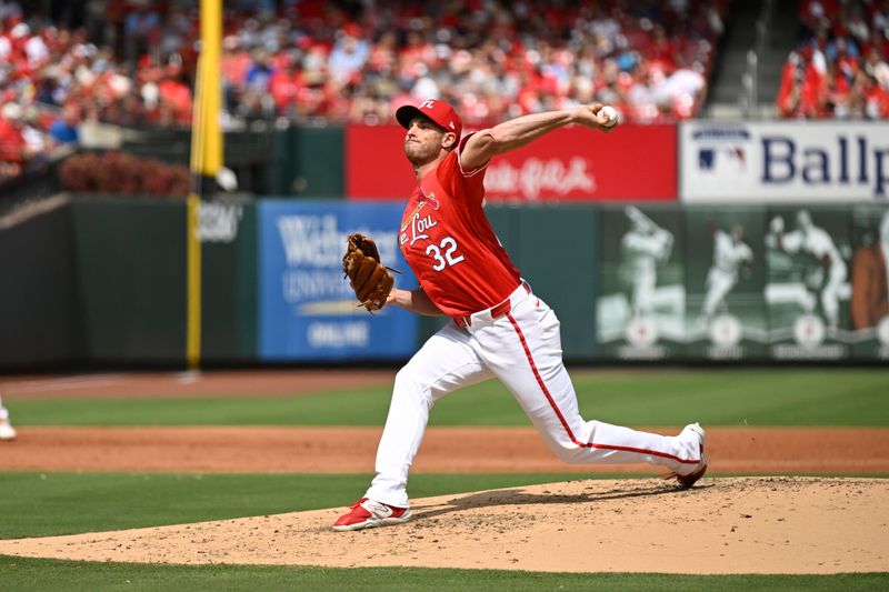 Sep 8, 2024; St. Louis, Missouri, USA; St. Louis Cardinals starting pitcher Steven Matz (32) throws against the Seattle Mariners during the third inning at Busch Stadium. Mandatory Credit: Jeff Le-Imagn Images