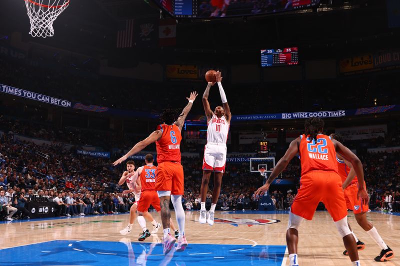 OKLAHOMA CITY, OK - FEBRUARY 27: Jabari Smith Jr. #10 of the Houston Rockets shoots the ball during the game against the Oklahoma City Thunder on February, 2024 at Paycom Arena in Oklahoma City, Oklahoma. NOTE TO USER: User expressly acknowledges and agrees that, by downloading and or using this photograph, User is consenting to the terms and conditions of the Getty Images License Agreement. Mandatory Copyright Notice: Copyright 2024 NBAE (Photo by Zach Beeker/NBAE via Getty Images)