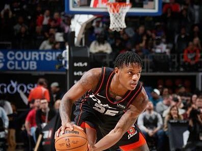 DETROIT, MI - NOVEMBER 5: Marcus Sasser #25 of the Detroit Pistons looks to pass the ball during the game against the Phoenix Suns on November 5, 2023 at Little Caesars Arena in Detroit, Michigan. NOTE TO USER: User expressly acknowledges and agrees that, by downloading and/or using this photograph, User is consenting to the terms and conditions of the Getty Images License Agreement. Mandatory Copyright Notice: Copyright 2023 NBAE (Photo by Brian Sevald/NBAE via Getty Images)