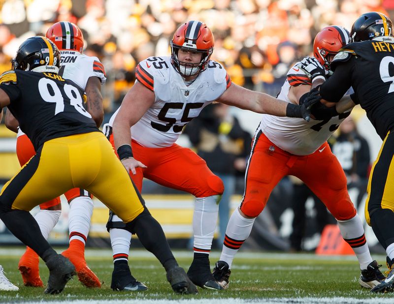 Cleveland Browns Clash with New York Jets at Tom Benson Hall of Fame Stadium