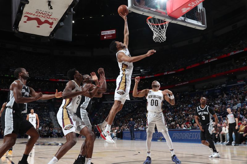 NEW ORLEANS, LA - FEBRUARY 25: Trey Murphy III #25 of the New Orleans Pelicans drives to the basket during the game against the San Antonio Spurs on February 25, 2025 at the Smoothie King Center in New Orleans, Louisiana. NOTE TO USER: User expressly acknowledges and agrees that, by downloading and or using this Photograph, user is consenting to the terms and conditions of the Getty Images License Agreement. Mandatory Copyright Notice: Copyright 2025 NBAE (Photo by Layne Murdoch Jr./NBAE via Getty Images)