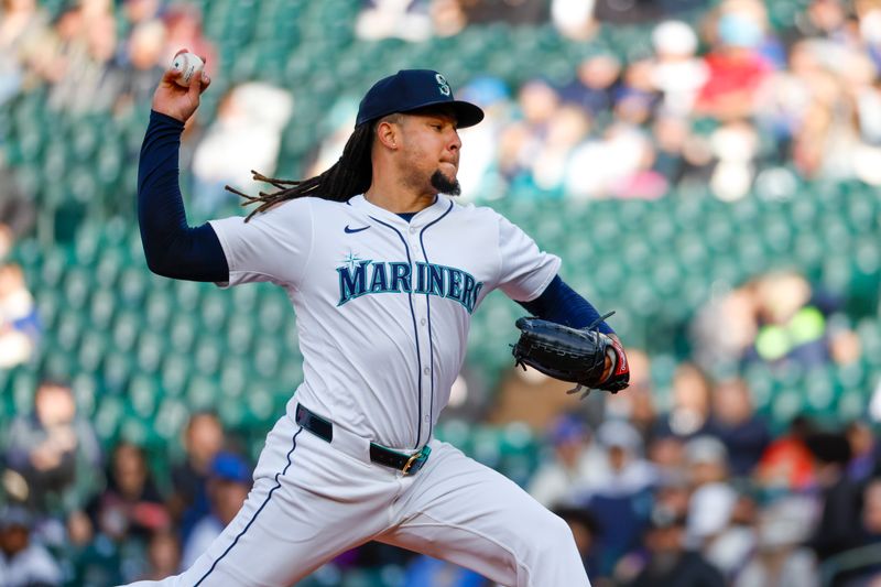 May 28, 2024; Seattle, Washington, USA; Seattle Mariners starting pitcher Luis Castillo (58) throws against the Houston Astros during the first inning at T-Mobile Park. Mandatory Credit: Joe Nicholson-USA TODAY Sports