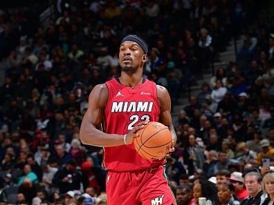 SAN ANTONIO, TX - NOVEMBER 12: Jimmy Butler #22 of the Miami Heat looks to pass the ball during the game against the San Antonio Spurs on November 12, 2023 at the Frost Bank Center in San Antonio, Texas. NOTE TO USER: User expressly acknowledges and agrees that, by downloading and or using this photograph, user is consenting to the terms and conditions of the Getty Images License Agreement. Mandatory Copyright Notice: Copyright 2023 NBAE (Photos by Michael Gonzales/NBAE via Getty Images)