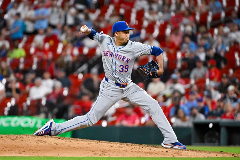 May 6, 2024; St. Louis, Missouri, USA;  New York Mets relief pitcher Edwin Diaz (39) pitches against the St. Louis Cardinals during the ninth inning at Busch Stadium. Mandatory Credit: Jeff Curry-USA TODAY Sports