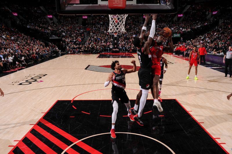 PORTLAND, OR - APRIL 9: Zion Williamson #1 of the New Orleans Pelicans drives to the basket during the game against the Portland Trail Blazers on April 9, 2024 at the Moda Center Arena in Portland, Oregon. NOTE TO USER: User expressly acknowledges and agrees that, by downloading and or using this photograph, user is consenting to the terms and conditions of the Getty Images License Agreement. Mandatory Copyright Notice: Copyright 2024 NBAE (Photo by Cameron Browne/NBAE via Getty Images)