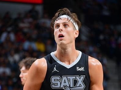 SAN ANTONIO, TX - NOVEMBER 5: Zach Collins #23 of the San Antonio Spurs prepares to shoot a free throw during the game against the Toronto Raptors on November 5, 2023 at the Frost Bank Center in San Antonio, Texas. NOTE TO USER: User expressly acknowledges and agrees that, by downloading and or using this photograph, user is consenting to the terms and conditions of the Getty Images License Agreement. Mandatory Copyright Notice: Copyright 2023 NBAE (Photos by Michael Gonzales/NBAE via Getty Images)