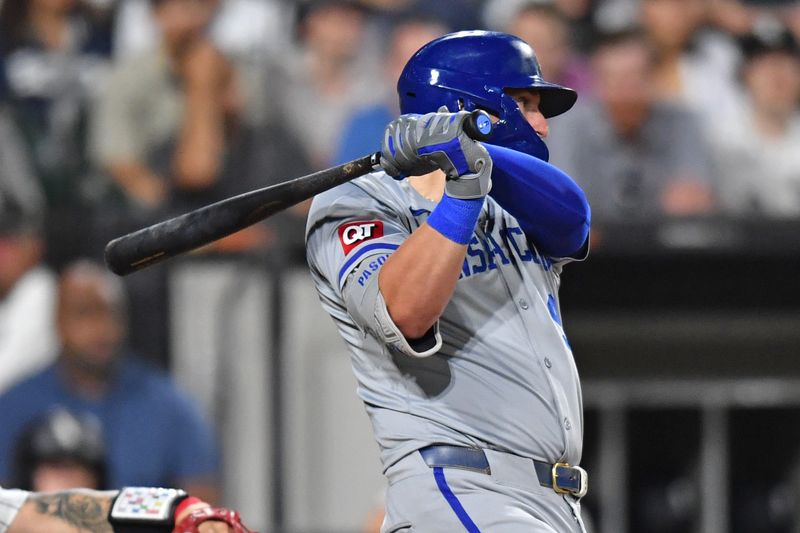 Jul 30, 2024; Chicago, Illinois, USA; Kansas City Royals first base Vinnie Pasquantino (9) hits a two-run single during the eighth inning against the Chicago White Sox at Guaranteed Rate Field. Mandatory Credit: Patrick Gorski-USA TODAY Sports