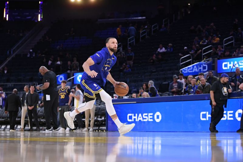 SAN FRANCISCO, CA - APRIL 6: Stephen Curry #30 of the Golden State Warriors warms up before the game against the Houston Rockets on April 6, 2025 at Chase Center in San Francisco, California. NOTE TO USER: User expressly acknowledges and agrees that, by downloading and or using this photograph, user is consenting to the terms and conditions of Getty Images License Agreement. Mandatory Copyright Notice: Copyright 2025 NBAE (Photo by Noah Graham/NBAE via Getty Images)