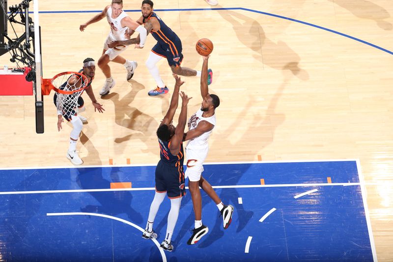 NEW YORK, NY - OCTOBER 28: Evan Mobley #4 of the Cleveland Cavaliers drives to the basket during the game against the New York Knicks on October 28, 2024 at Madison Square Garden in New York City, New York.  NOTE TO USER: User expressly acknowledges and agrees that, by downloading and or using this photograph, User is consenting to the terms and conditions of the Getty Images License Agreement. Mandatory Copyright Notice: Copyright 2024 NBAE  (Photo by Nathaniel S. Butler/NBAE via Getty Images)