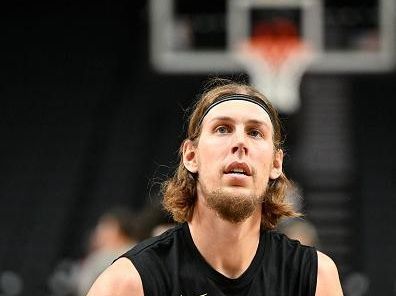 PORTLAND, OREGON - NOVEMBER 22: Kelly Olynyk #41 of the Utah Jazz warms up before the game against the Portland Trail Blazers at Moda Center on November 22, 2023 in Portland, Oregon. NOTE TO USER: User expressly acknowledges and agrees that, by downloading and or using this Photograph, user is consenting to the terms and conditions of the Getty Images License Agreement. (Photo by Alika Jenner/Getty Images)