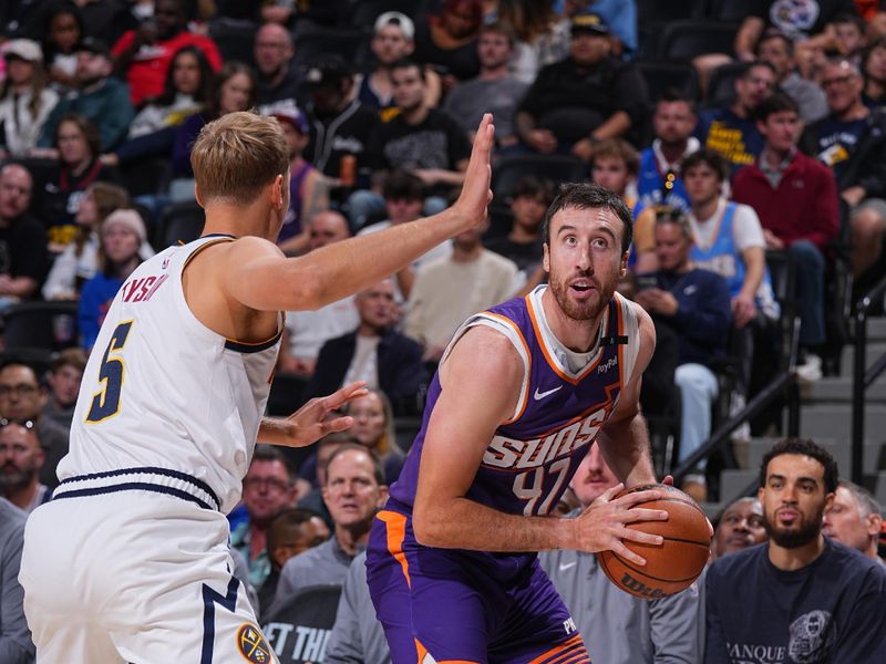 DENVER, CO - OCTOBER 13: Frank Kaminsky #47 of the Phoenix Suns handles the ball during the game against the Denver Nuggets on October 13, 2024 at Ball Arena in Denver, Colorado. NOTE TO USER: User expressly acknowledges and agrees that, by downloading and/or using this Photograph, user is consenting to the terms and conditions of the Getty Images License Agreement. Mandatory Copyright Notice: Copyright 2024 NBAE (Photo by Bart Young/NBAE via Getty Images)